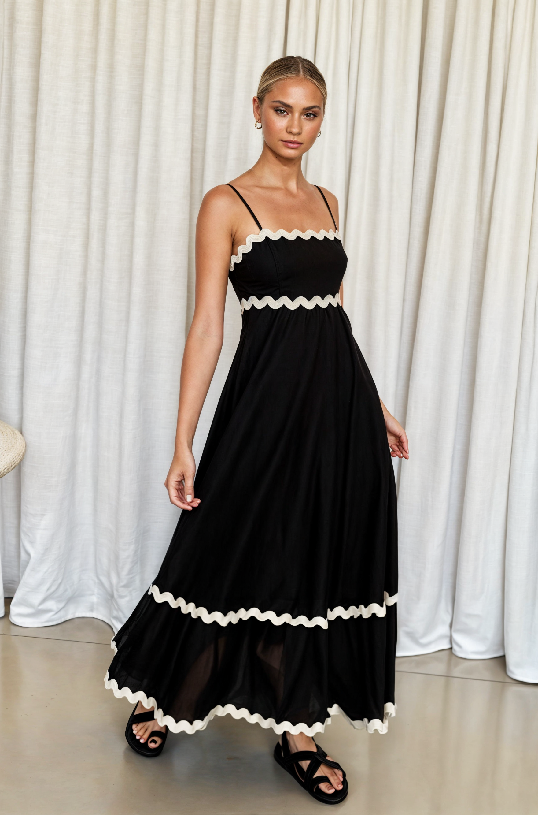 Silvie Black Dress